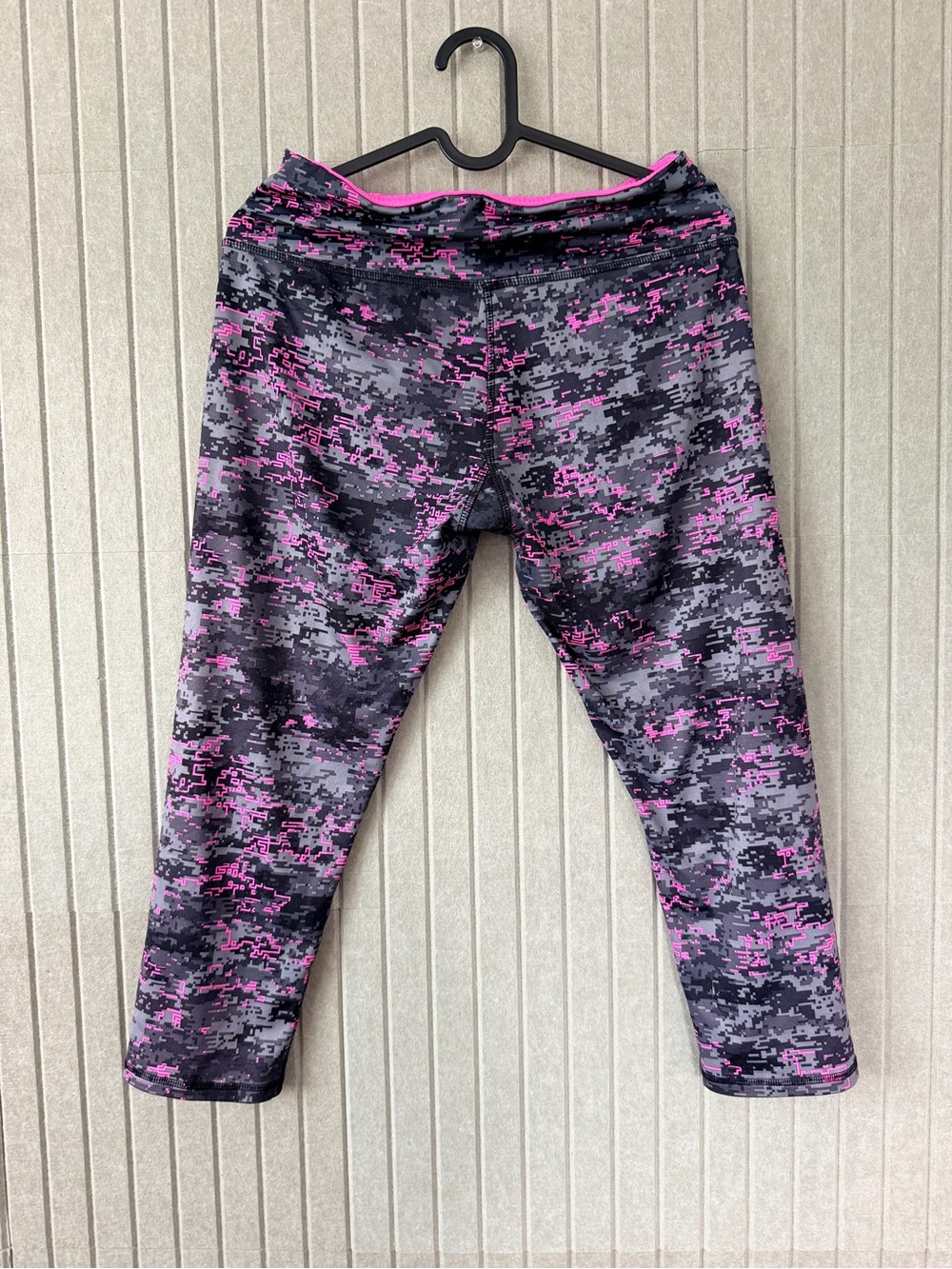 RBX Gray & Pink Camo Capri Leggings